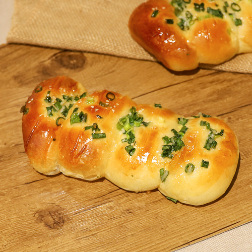 蔥花麵包	Shallot Bread