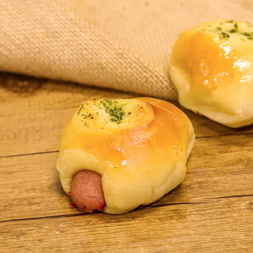 香蒜熱狗包 Garlic Hotdog