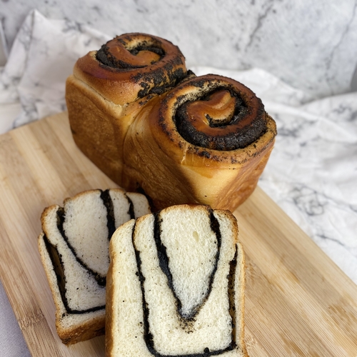 芝麻鮮奶吐司  Black Sesame Milk Toast
